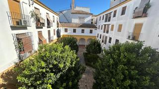 Appartement à Centro. Amplio piso de 3 dormitorios con garaje en zona residencial tran