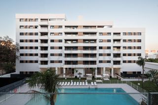 Affitto Appartamento in Plaza de Toros. Vivienda en 6ª planta con terraza y vistas a la piscina en resor