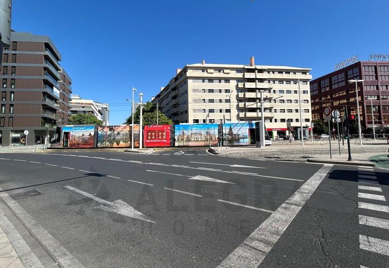 Foto 0184d465-6880-4104-9409-1495d8cfedb5. Pis amb aparcament piscina a La Buhaira Sevilla