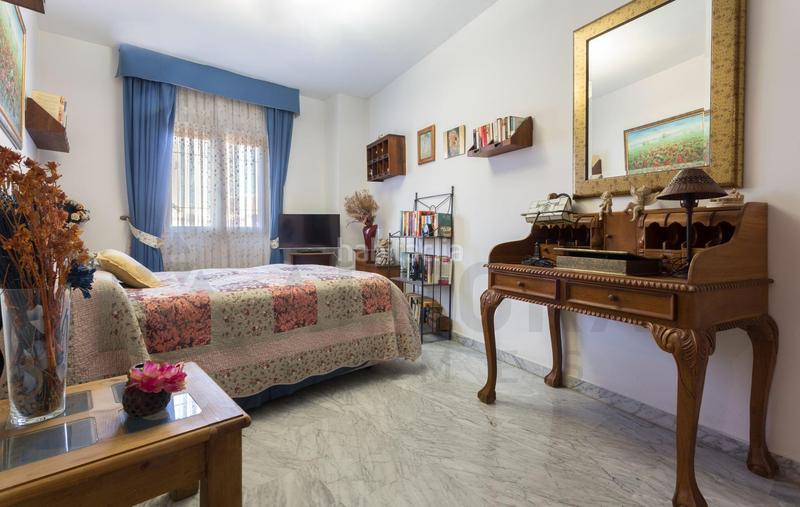 Foto 66ac009f-d6ce-447b-92fc-dbeab57eec7c. Pis amb aparcament piscina a La Buhaira Sevilla