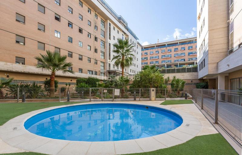 Foto 888664d1-24b7-4c3c-971c-9833645055f4. Pis amb aparcament piscina a La Buhaira Sevilla