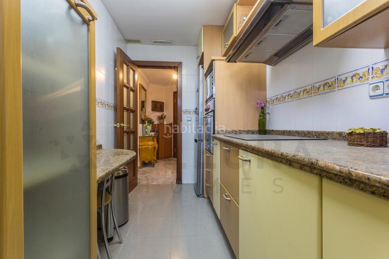 Foto ddb12437-710e-40f3-93d7-62ab803fd9cc. Pis amb aparcament piscina a La Buhaira Sevilla