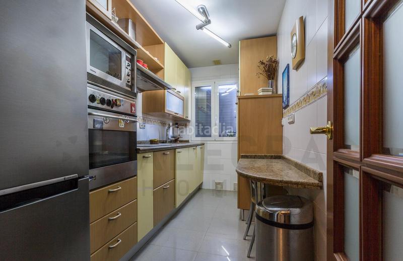 Foto ebb931a7-d7bb-419e-8f67-1308b2542de0. Pis amb aparcament piscina a La Buhaira Sevilla