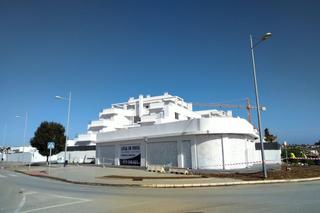 Aparcament cotxe  Avenida adolfo suarez. Amplio aparcamiento de motos en laguna del moral