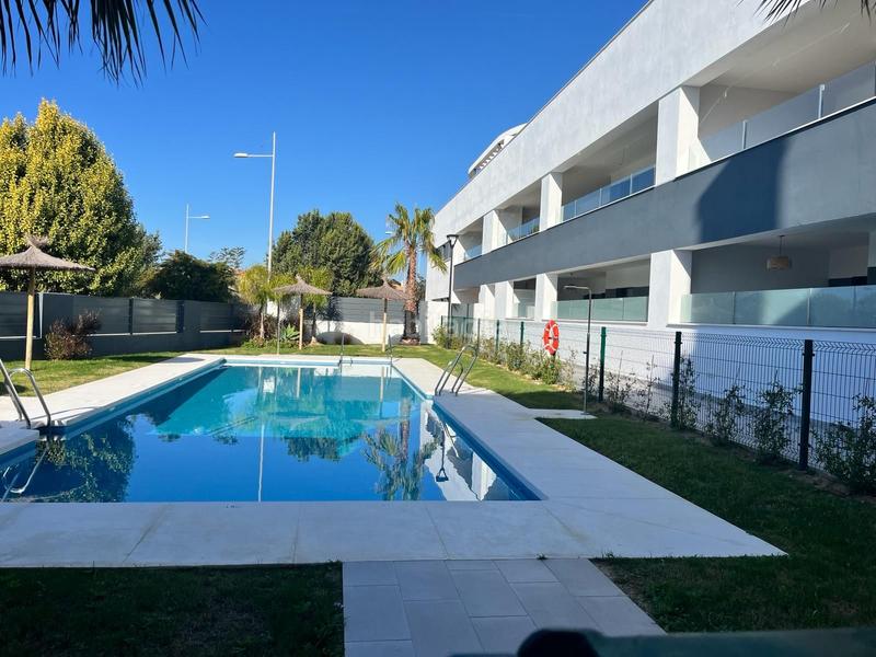 Foto 6a655f04-66ec-43e3-9c70-f33bfab838bb. Autoparkplatz in Bahia Luz - La Forestal Rota