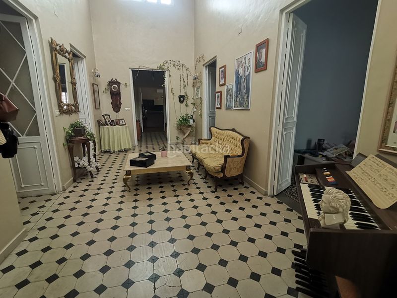 Foto f2fd7e83-8b43-464c-910e-657f3eae43e1. Casa a calle hernán cortés 14 a Centro Almería