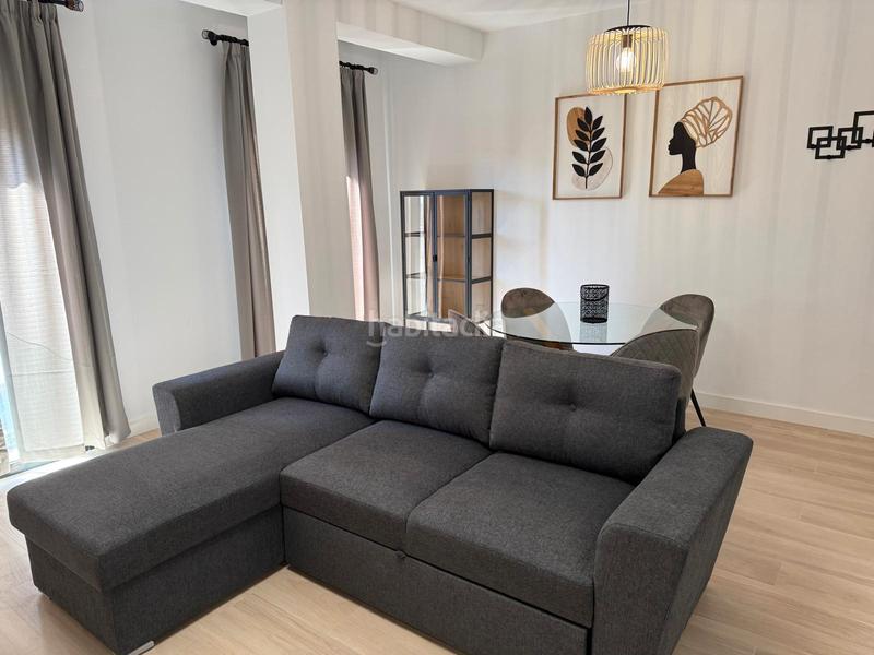 Foto f21d34be-9b14-4fb1-ab32-f8164aefc6aa. Rent flat with heating in Centro Almería