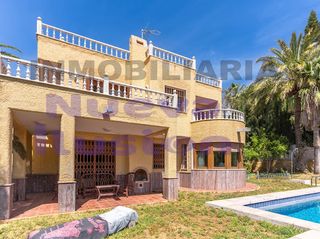 Chalet à Paseo de los robles 15