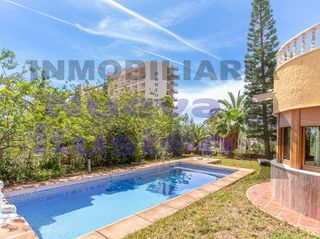 Chalet en Paseo de los robles 15