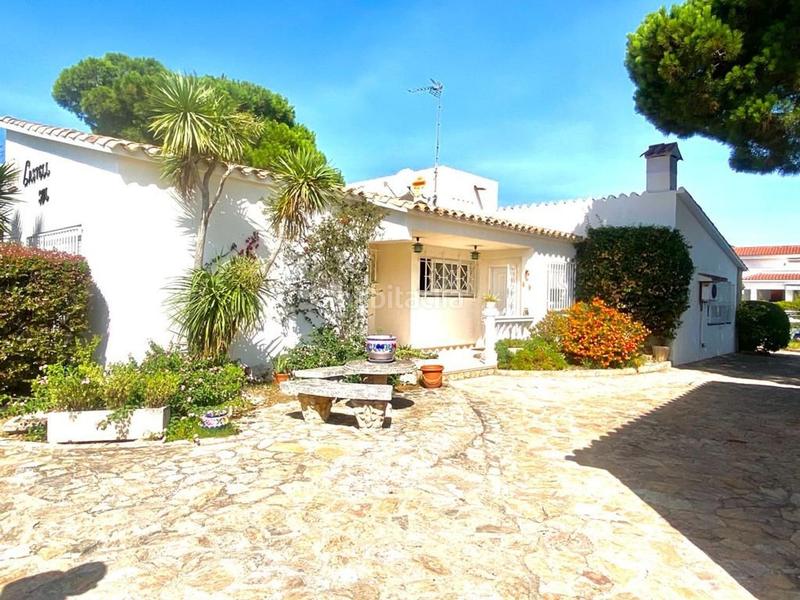 Foto b7eb6150-53d1-433c-950f-b25213b21e42. Chalet in calle Requesens 87 in Requesens Empuriabrava