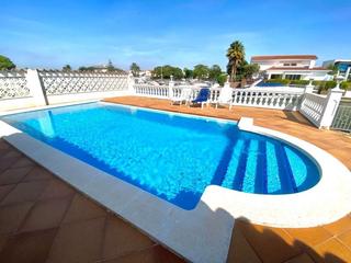 Chalet in Calle requesens 87