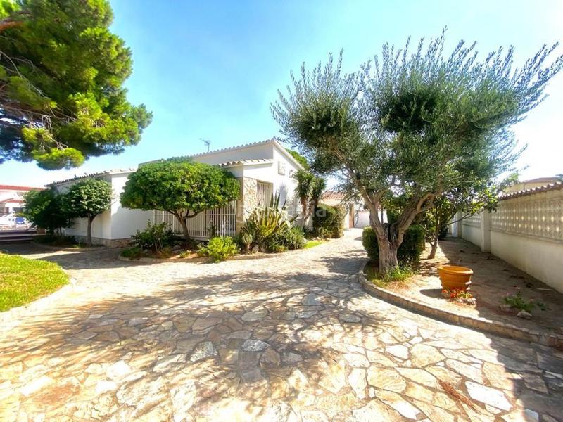 Foto 1d9f8e4a-cc56-4319-b3a7-75b0e08c18b7. Xalet a calle Requesens 87 a Requesens Empuriabrava