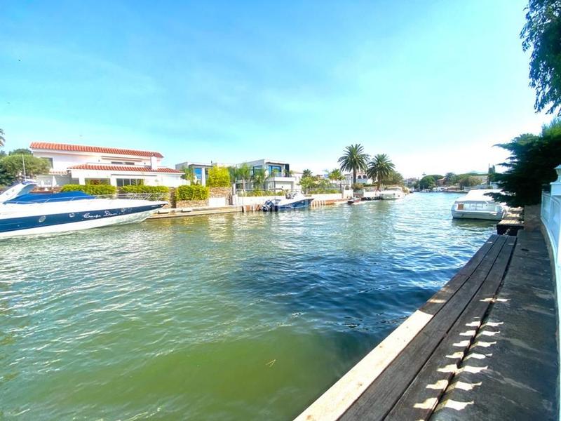 Foto 987f1859-44b7-4946-b882-94f904f90d62. Xalet a calle Requesens 87 a Requesens Empuriabrava