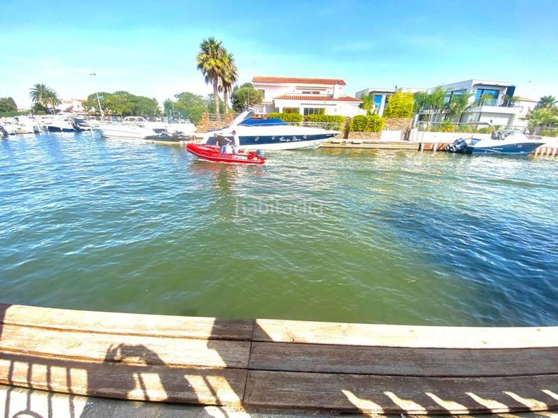 Foto b35b8d2b-8c8f-438f-970b-afe706ee2c83. Xalet a calle Requesens 87 a Requesens Empuriabrava