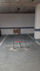 Car parking in Calle de madrid 35