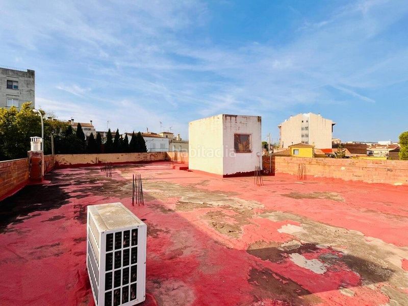 Foto 3ebf7f3f-dcc2-4442-8565-341ce2df106b. Edificio in Poble Nou-Olivar Gran Figueres