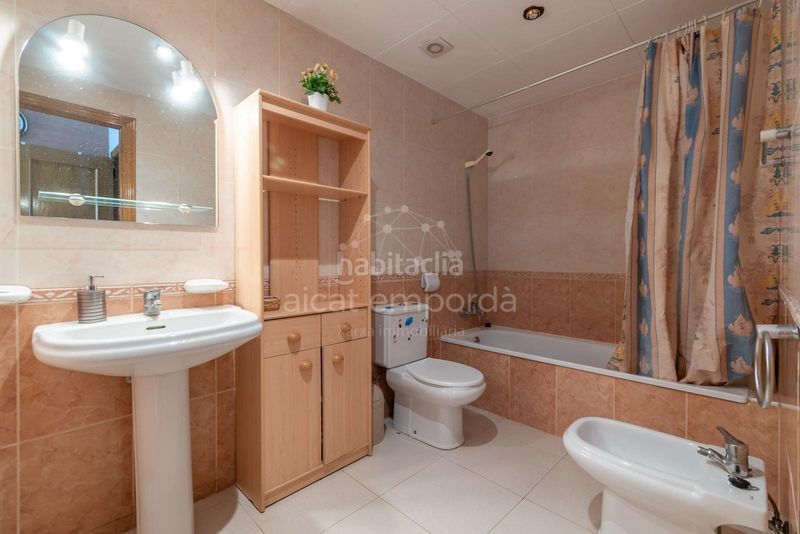 Foto 4b3ed85e-9638-43af-9a12-ad82bdb86ede. Casa adossada a Centre Roses