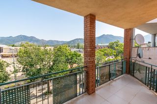 Maison jumelée à Centre. Casa de 4 habitaciones en roses con gran terraza
