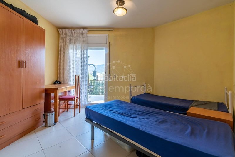 Foto d5567bd3-e30b-498e-bf95-c4f6e475b17f. Casa adossada amb calefacció a Centre Roses