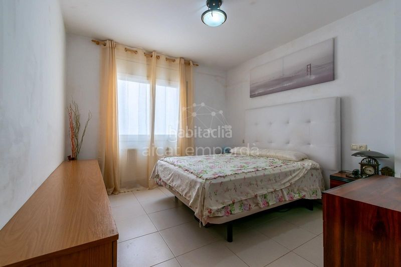 Foto db7dc3b5-c831-4040-95a3-2b1818ce7f28. Casa adossada amb calefacció a Centre Roses