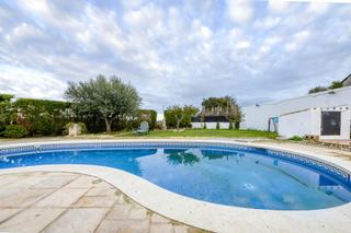 Casa adossada a Far d´Empordà (El). Calidez y tranquilidad es lo que ofrece esta amplia vivienda.