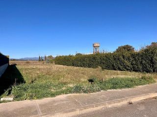 Terreny residencial a Navata. Parcela urbana navata pueblo