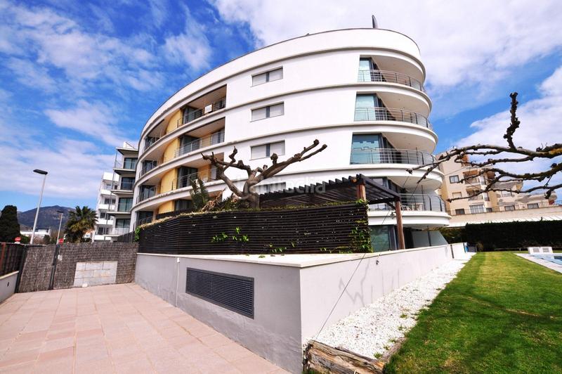 Foto 824e4ca7-2e9d-4616-9617-49a108d24ff6. Ático  en 1 línea con solárium, preciosas vistas y licencia turística. en Roses
