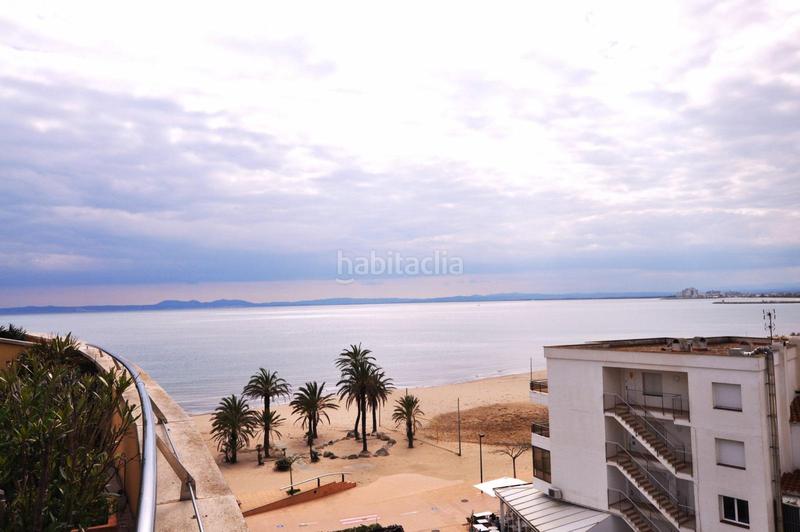 Foto baeee4f4-edd9-4fae-a4d5-c2194655b175. Ático  en 1 línea con solárium, preciosas vistas y licencia turística. en Roses