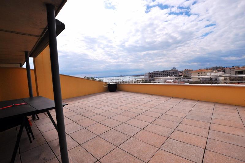 Foto bb4c23a6-1394-4983-8151-4c6647e15c5f. Ático  en 1 línea con solárium, preciosas vistas y licencia turística. en Roses
