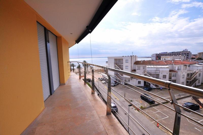 Foto d1772868-b8a2-459c-93cc-9f5f58af9b0b. Ático  en 1 línea con solárium, preciosas vistas y licencia turística. en Roses