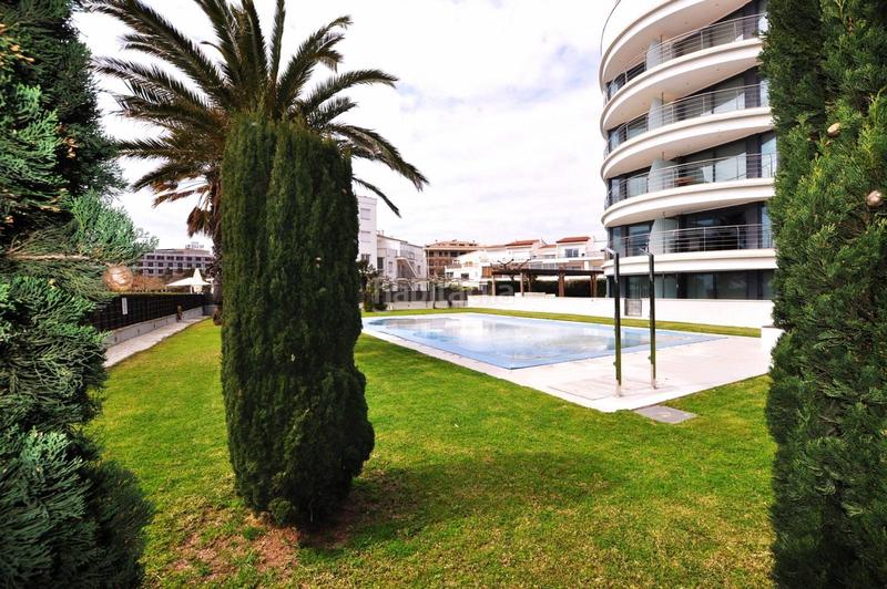 Foto d2553642-6402-414a-8273-813b1a87e618. Ático  en 1 línea con solárium, preciosas vistas y licencia turística. en Roses