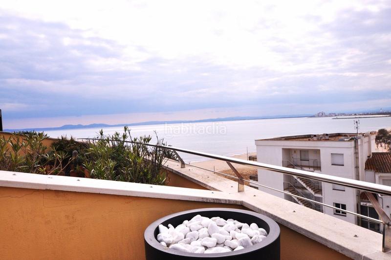 Foto e68547b7-8c09-411b-b12f-3727e030eccf. Ático  en 1 línea con solárium, preciosas vistas y licencia turística. en Roses