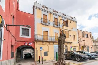 Edifici a Jonquera (La). Venta de edifico completo en el centro de la jonquera.