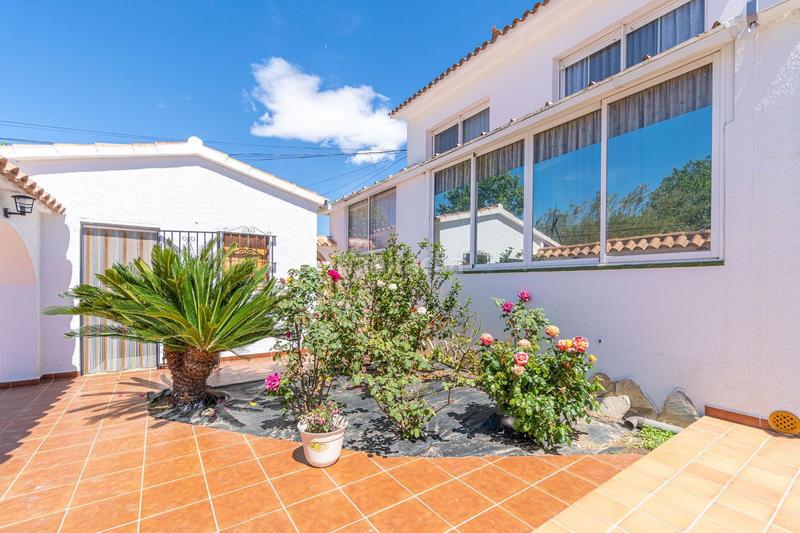 Foto edee0e96-f36f-48d4-a2ac-d3f5592745aa. House with pool in Carlit - Montseny Empuriabrava