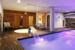 Gebäude in Garriguella. Hotel con spa en venta en garriguella