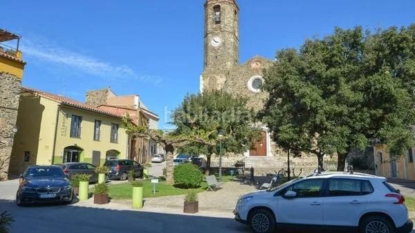 Foto a23a7646-4b53-44d3-bcfa-9f3644dfbe1b. Edifici a Garriguella