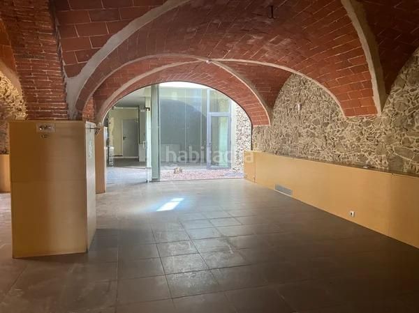 Foto a6b62454-d39e-42cf-8fcc-4d8b97422dd5. Edifici a Garriguella