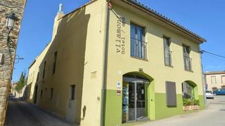 Edifici a Garriguella. Hotel con spa en venta en garriguella