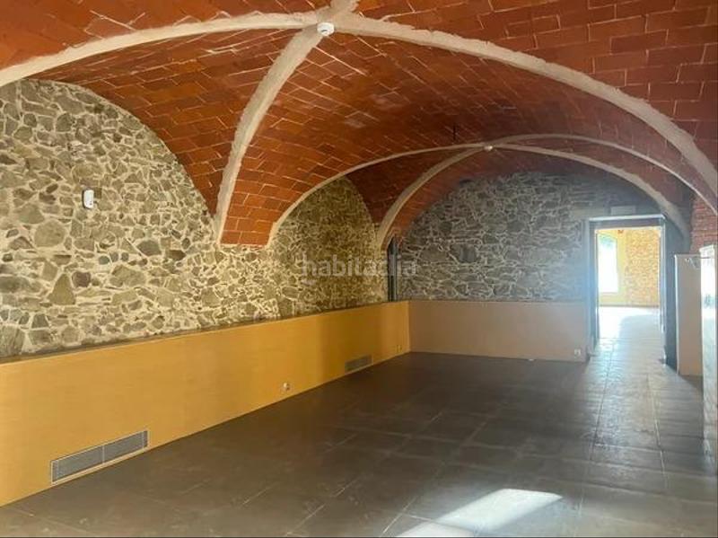 Foto e763fd36-d1dd-4d58-80b8-af7e6417af7b. Edificio hotel con spa en venta en Garriguella
