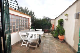 Haus in Nord. Casa con jardín y dos apartamentos.