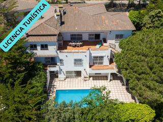 Chalet dans Puig Rom-Canyelles-Almadrava. Impresionante  villa con licencia turistica  y vistas al mar