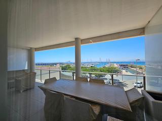 Apartament a Puig Rom-Canyelles-Almadrava. Lujoso piso en primera linea de mar con preciosas vistas y parki