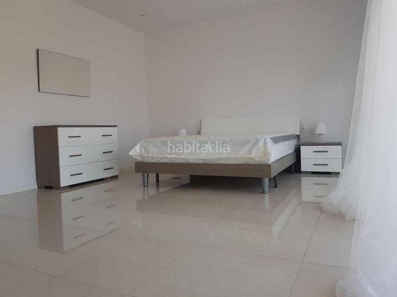 Foto 02a8f8dd-4d3d-442a-bf3e-9065ff02ec94. Casa  moderna con amarre y piscina en Santa Margarida Roses