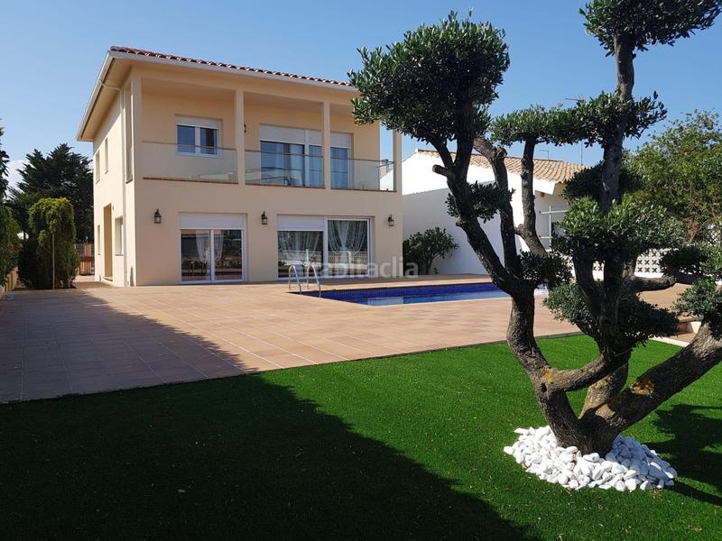 Foto 17927b84-54c6-4c8c-9df8-4f47e4f2e216. Casa  moderna con amarre y piscina en Santa Margarida Roses