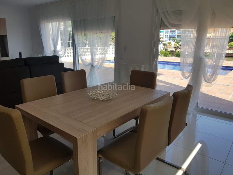 Foto 566374e4-072e-43e4-bdf7-d2fe102cf7e1. Casa  moderna con amarre y piscina en Santa Margarida Roses