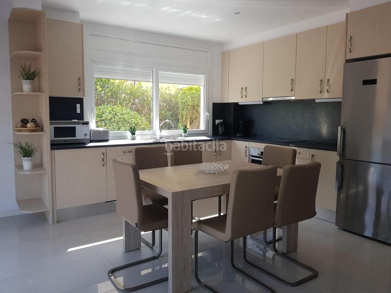 Foto 592719a2-1e6a-43d1-a7ad-6bdd8b4fcbfa. Casa  moderna con amarre y piscina en Santa Margarida Roses