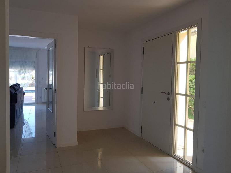 Foto 60436eee-e46e-4460-abad-d290c751a456. Casa  moderna con amarre y piscina en Santa Margarida Roses