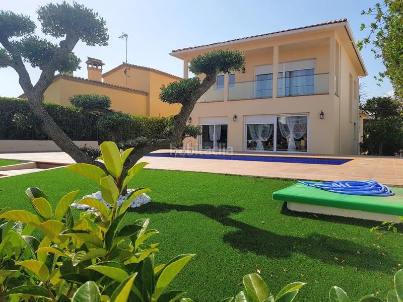 Foto 96c644b1-11a3-464a-ba32-309d8b9a6864. Casa  moderna con amarre y piscina en Santa Margarida Roses