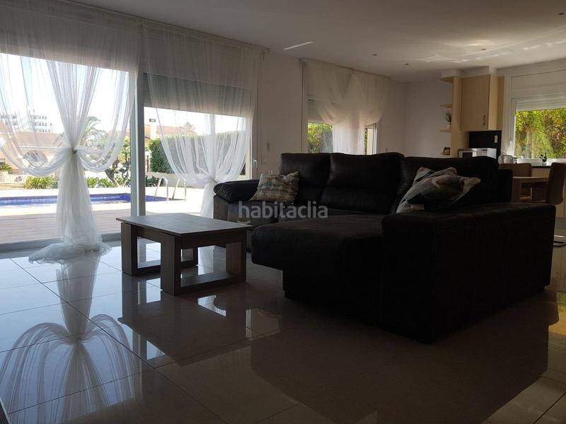 Foto bbffab91-2f4f-440a-895a-a17dfe9deed1. Casa  moderna con amarre y piscina en Santa Margarida Roses