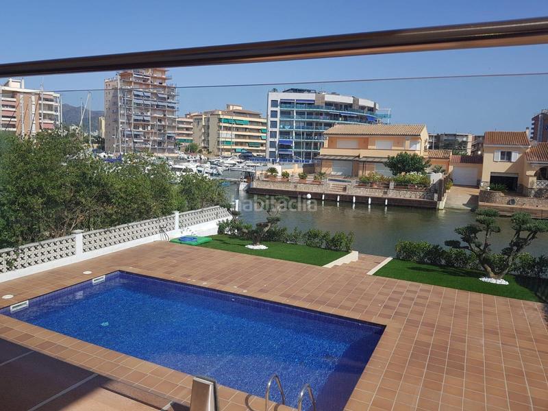 Foto c81c8127-6a4d-4249-ac2f-c4f45dcabc02. Casa  moderna con amarre y piscina en Santa Margarida Roses